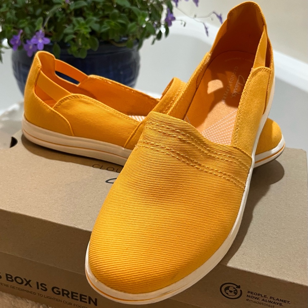 Clarks Cloudstepper Women's Slip-On Flats in Bright Yellow